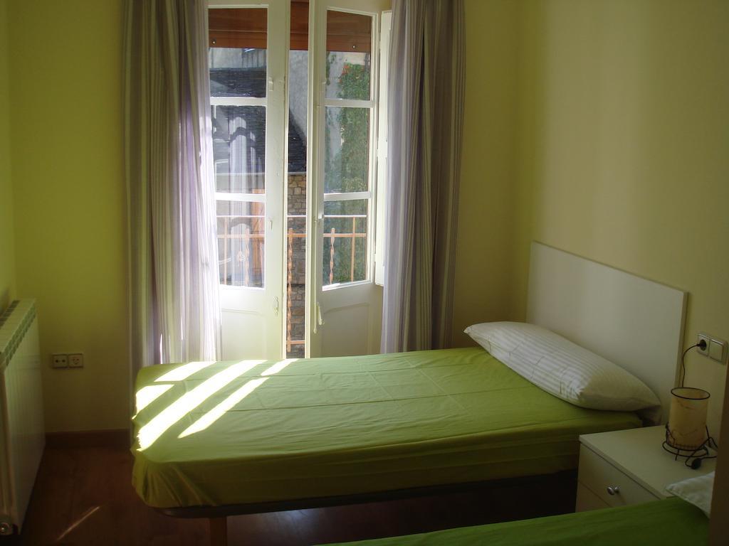 Apartamentos Valles Broto Zimmer foto